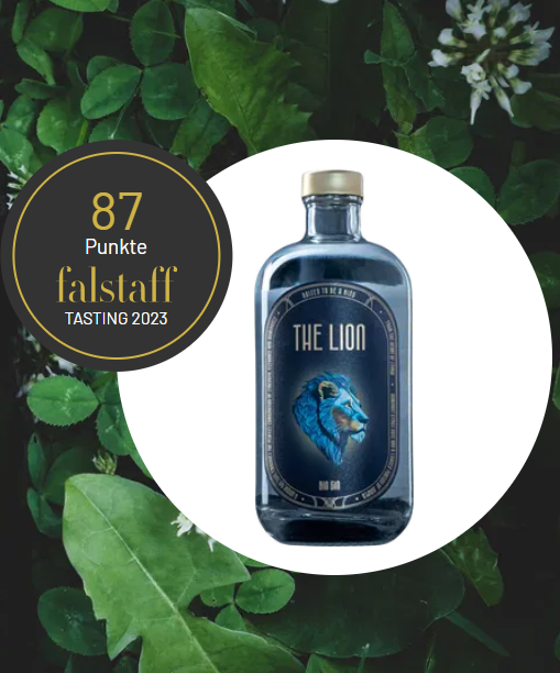The Lion Gin bewertet mit 87-Falstaff Punkten, Bild mit Badge und Flasche